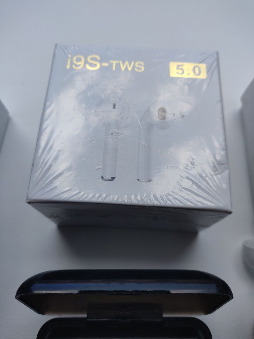 Bluetooth наушники i9S-tws новые + ещё ( цена за все )