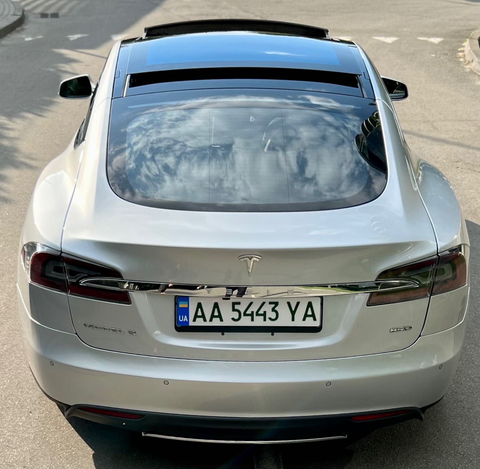 Tesla Model S 85D dual motor 417к.с. AWD