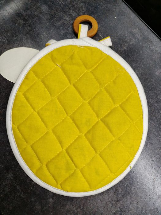 chwytak do garnków z motywem kurczaka z serii "Little Critters"