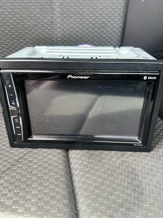 Radio pioneer universal