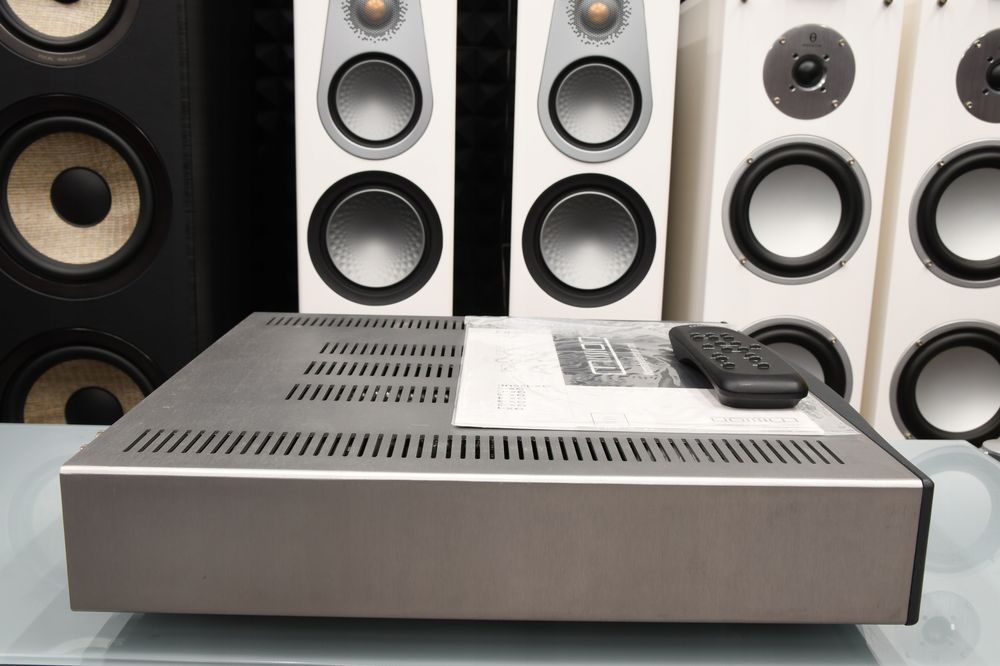 Zadbany wzmacniacz stereo Hegel H1 z XLR + pilot