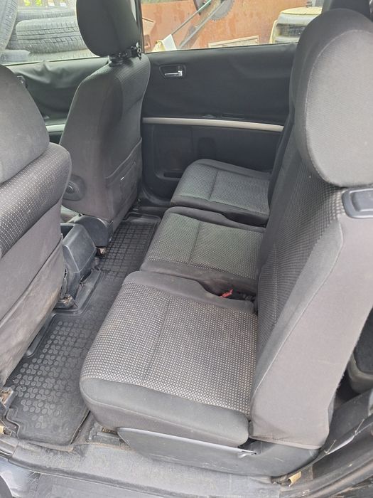 Toyota corolla verso uszkodzona