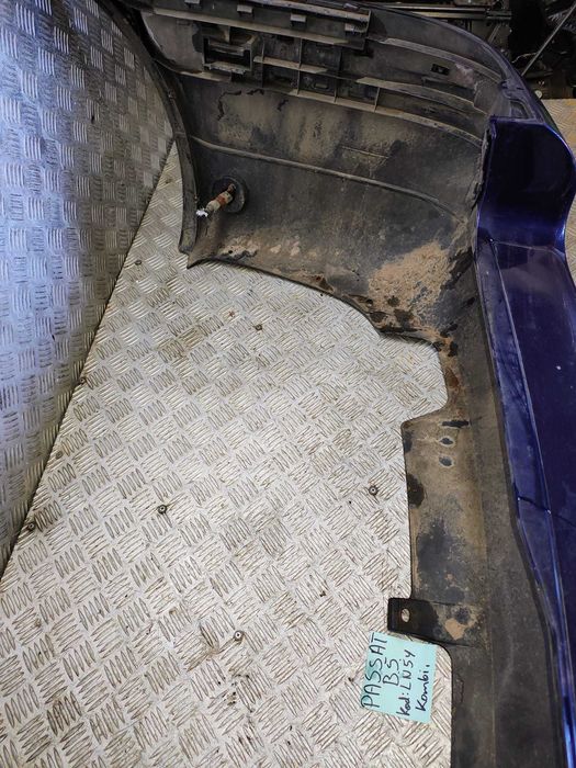 passat b5 kombi zderzak tylny kod lakieru LN5Y