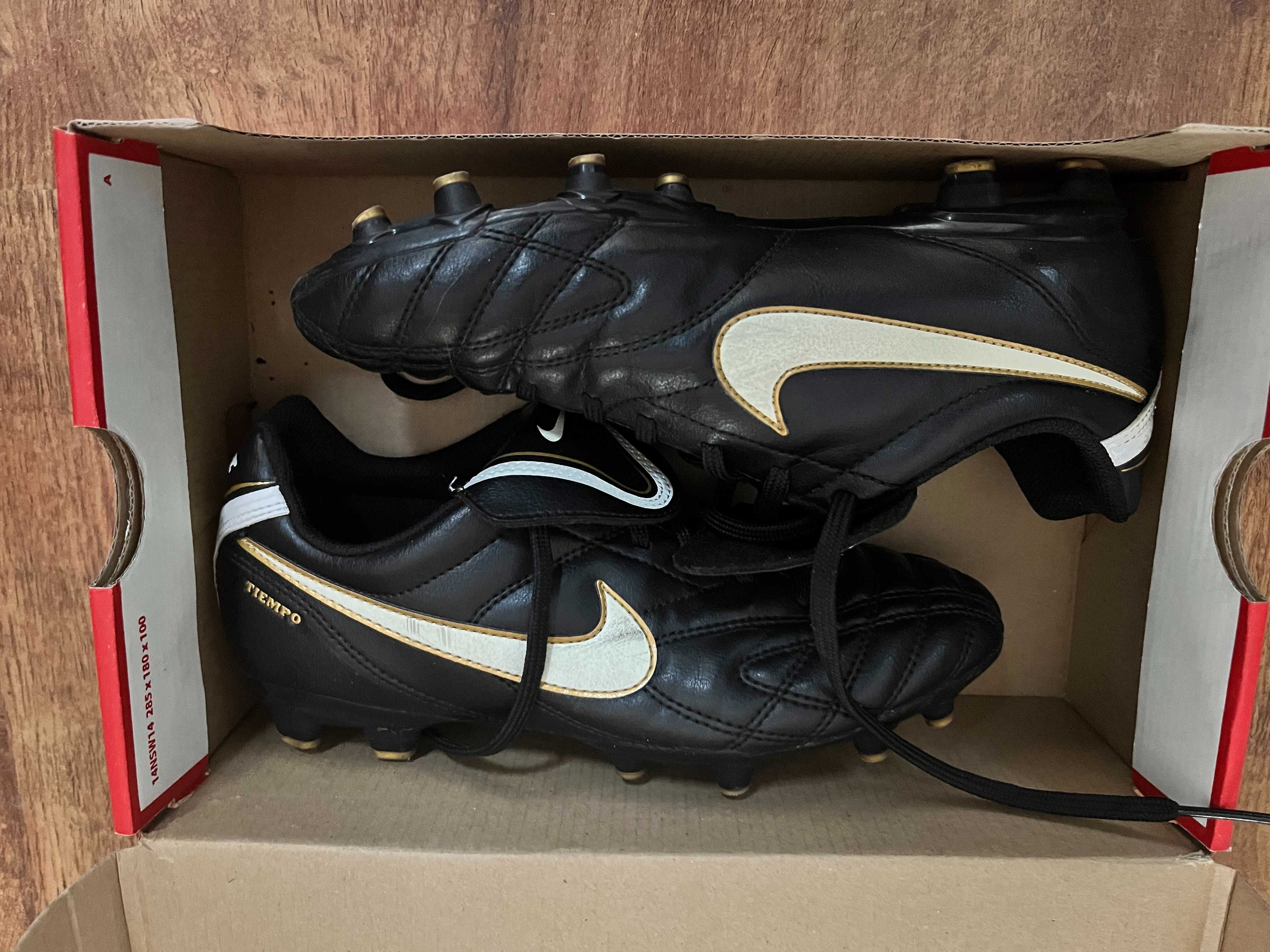 Buty sportowe NIKE TIEMPO est. 1984