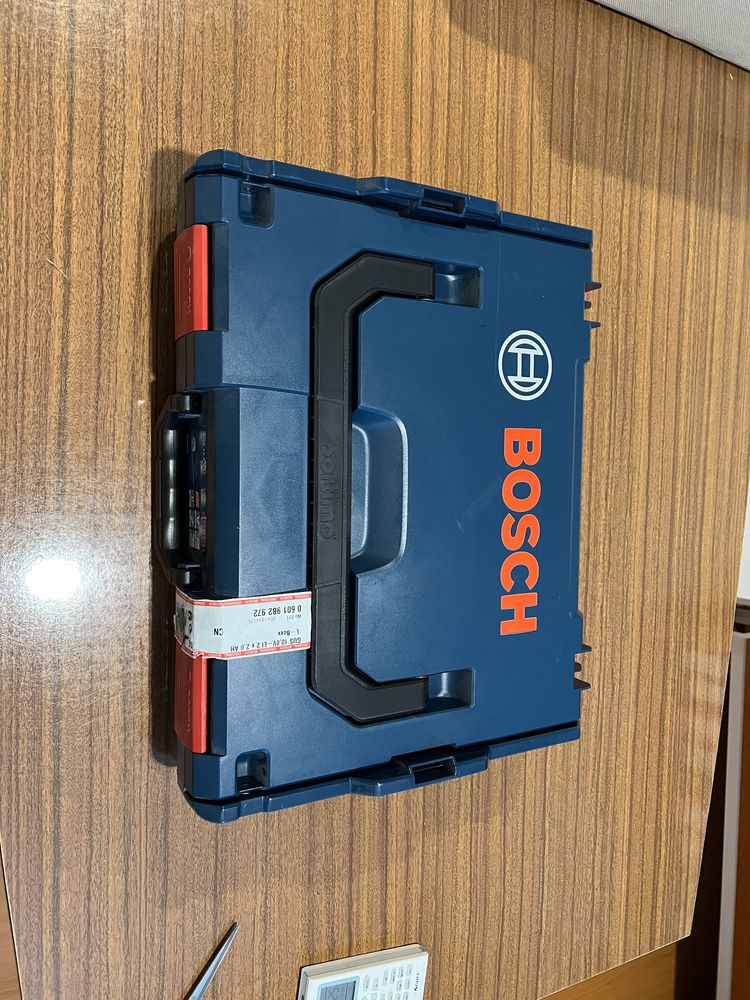 Tesoura BOSCH GUS 10,8V-LI Professional