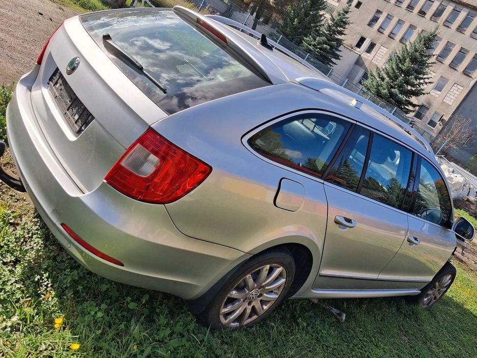Skoda Superb 2,0TDI-rok 2011 diesel,kod lak:8E8E,silnik:CFGB-na części