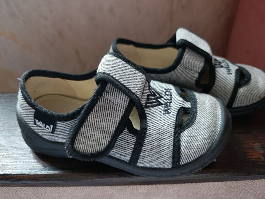 Взуття для хлопчика, 27 розмір.