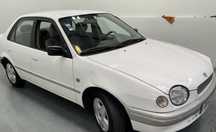 Toyota Corolla 1.3 Terra apenas 118 mil kms