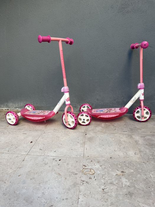 Duas trotinetes Disney