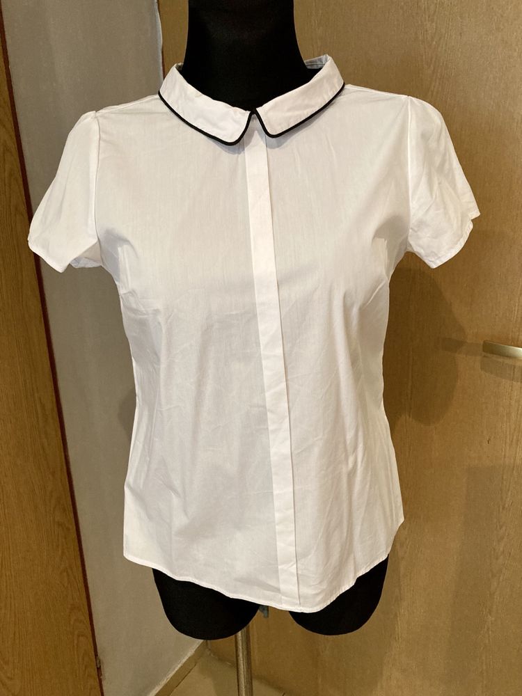 Elegancka biala koszula z efektowną wstążka z tylu