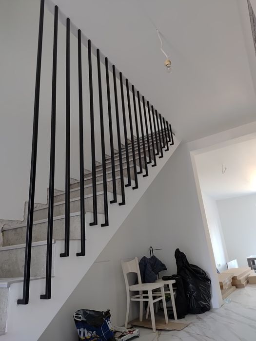 Balustrady szklane, lamele stalowe