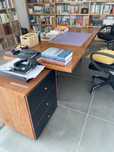 Vende-se secretaria com um modulo de gavetas