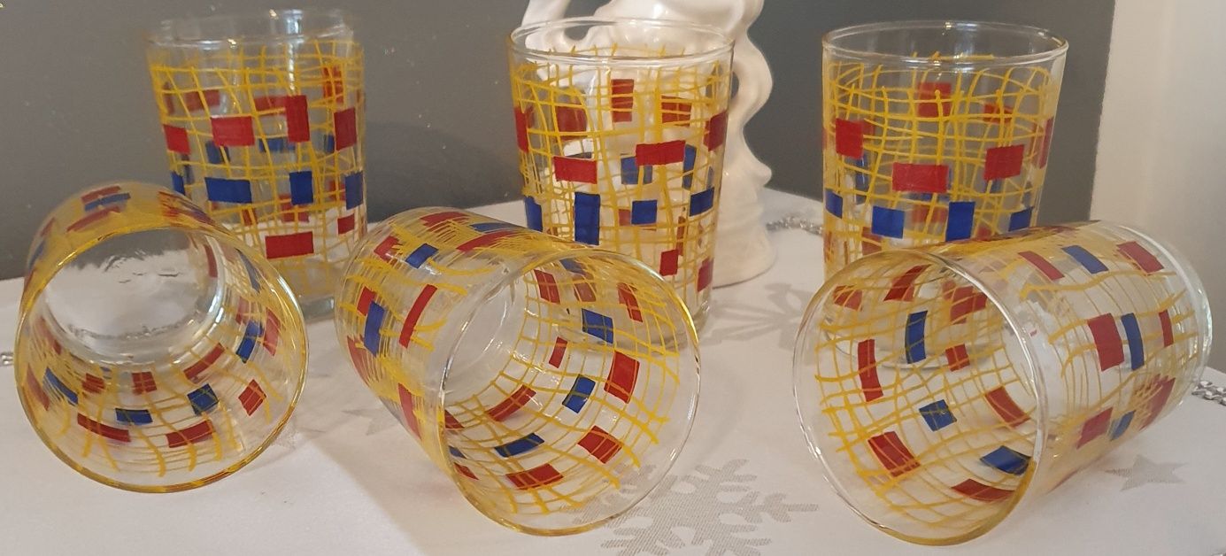 Komplet 6szt.  Kolorowe pięknie wykonanych szklanek z okresu PRL