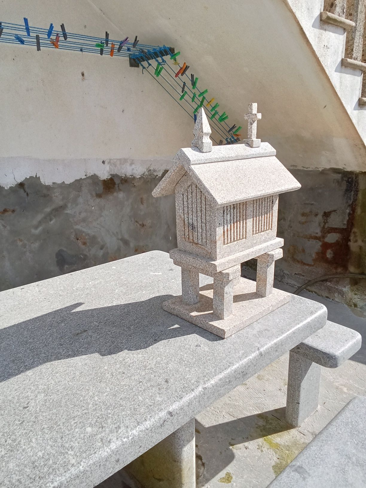 Espigueiros pequenos em granito