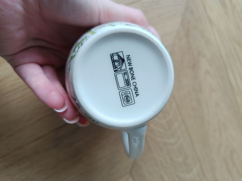 Porcelanowy kubek w polne kwiaty