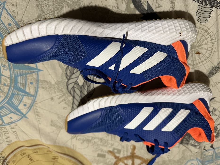 Гарні кросівки для підлідка Адідас, 39 розмір