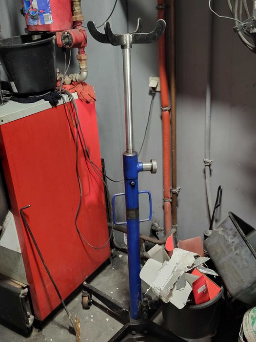 Podnośnik do silników