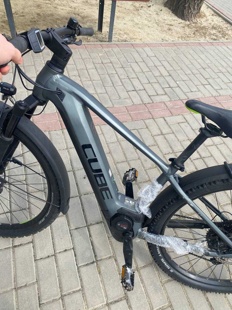 Електровелосипед CUBE
