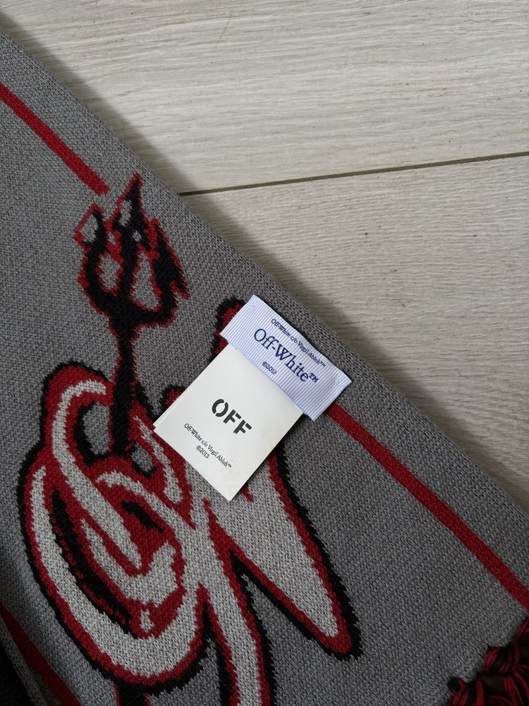 Szalik Off-White x AC Milan FW23 – Oryginalny, limitowany