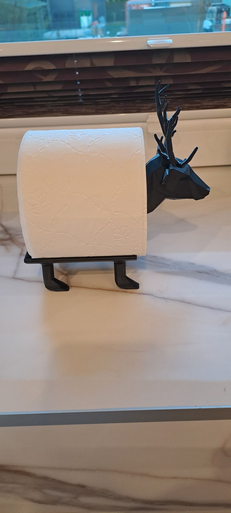 Stojak ozdobny na papier toaletowy
