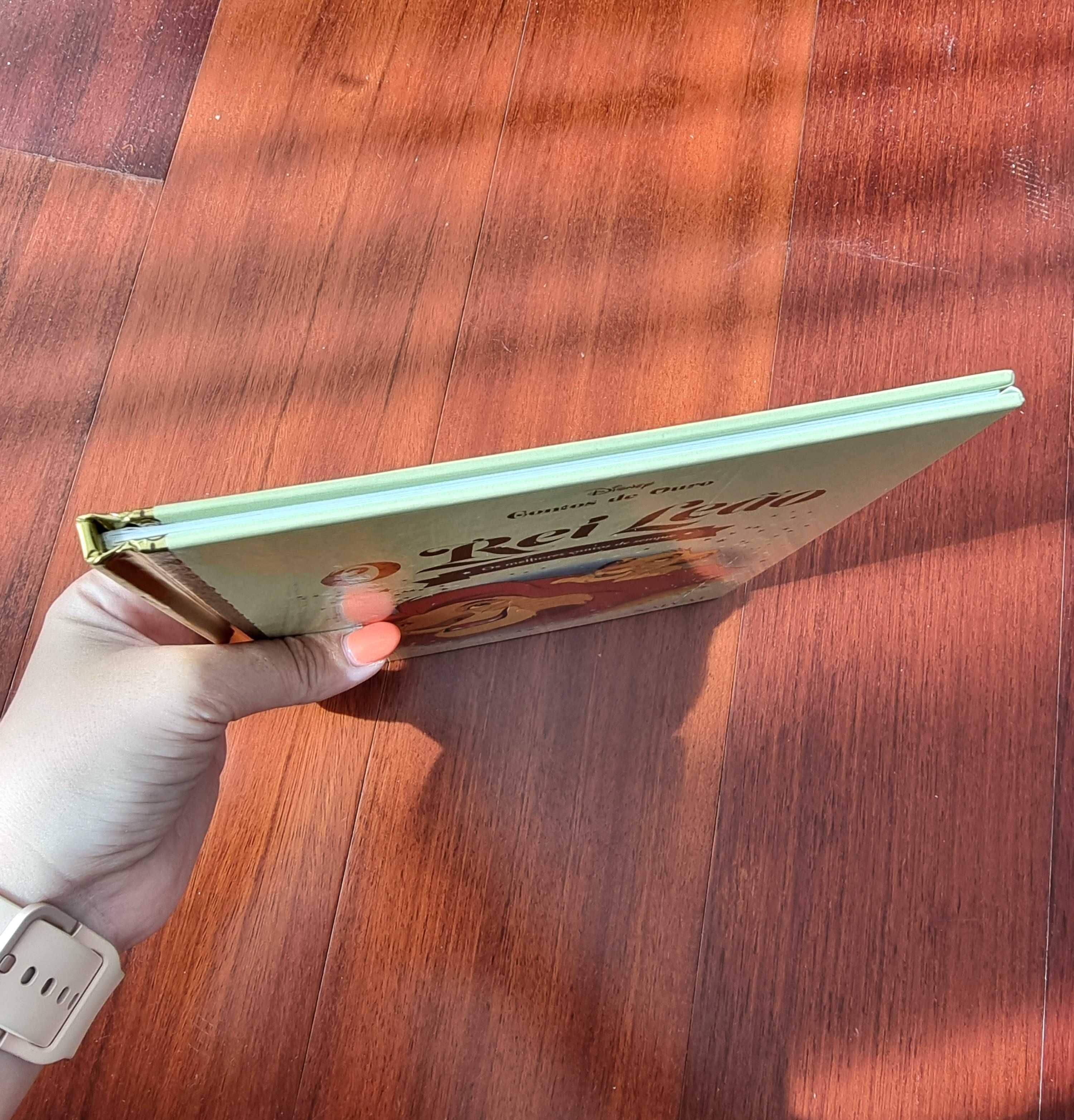Livro "Contos de Ouro - O Rei Leão"