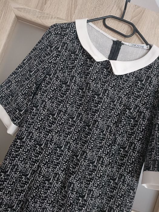 Sukienka z kołnierzykiem