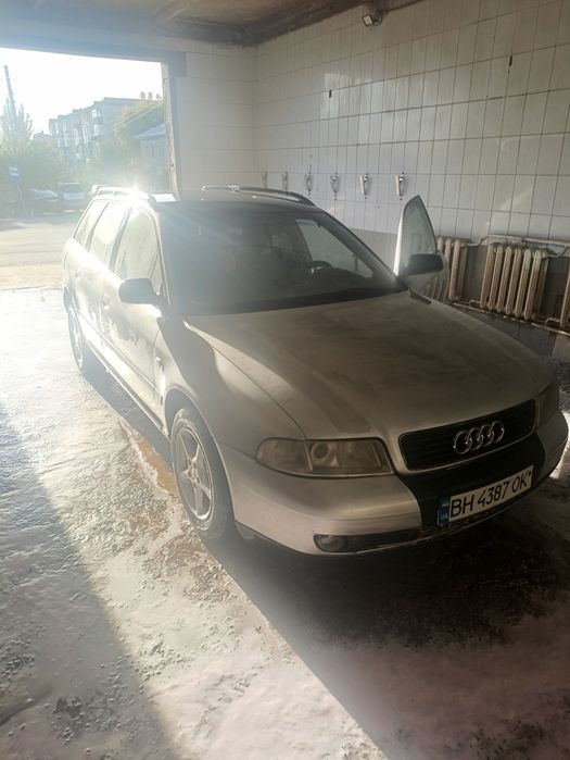 Ауді А4  все працює, стан задоволений, не пожалкуєте що взяли