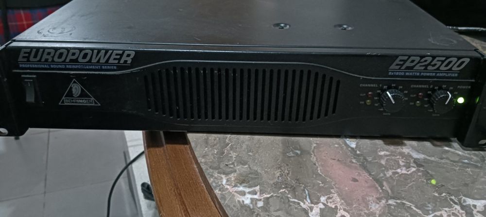 Amplificador 2500W como novo