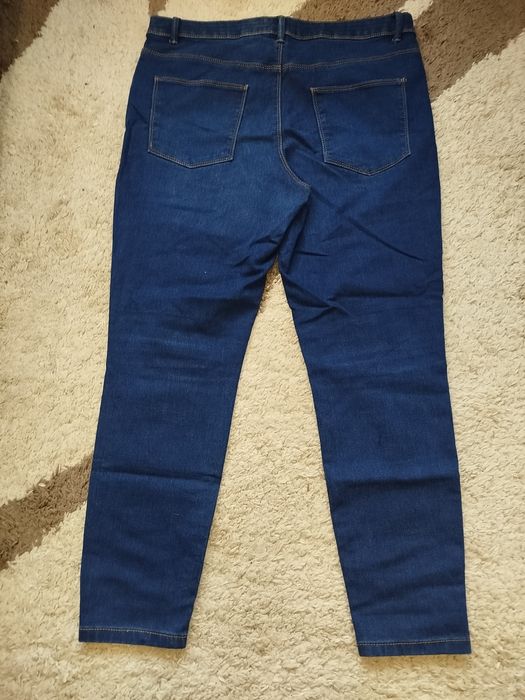 Джинси жіночі не утеплені 48 розміру.