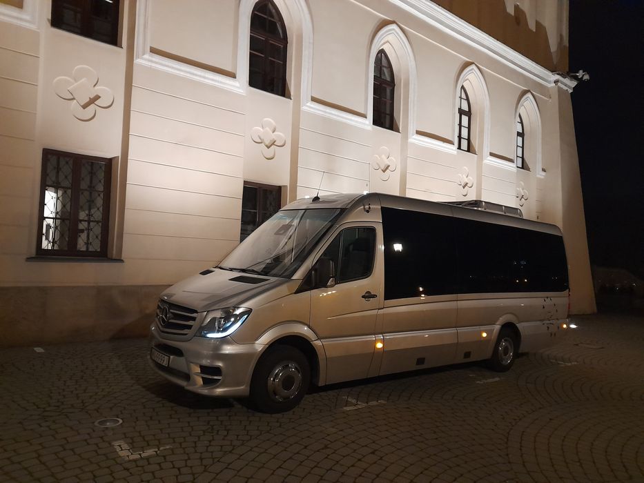 Licencjonowany przewóz osób krajowy i międzynarodowy- wynajem busów.