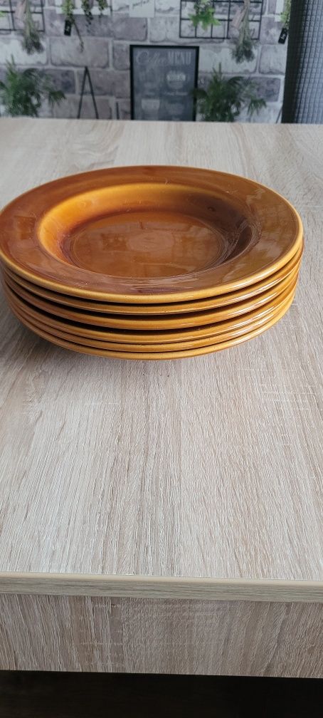 Talerze z porcelitu DDR