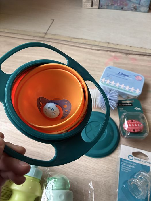 Tigela giratoria com tampa antiqueda antiderramar