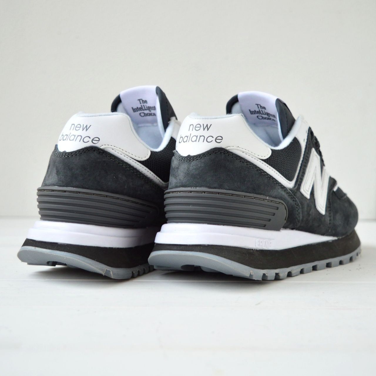 New Balance 574 Legacy сірі з білим кросівки кеди жіночі замшеві