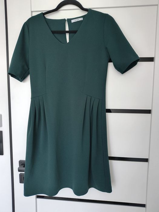 Zielona sukienka elegancka krótka reserved