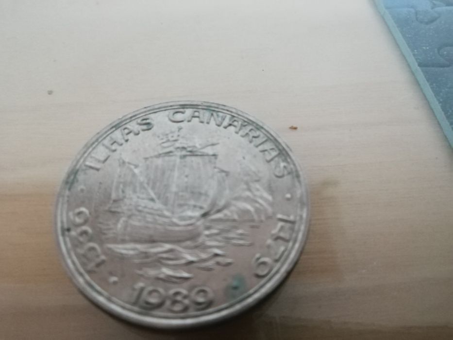 Moedas de 100 e 200 escudos