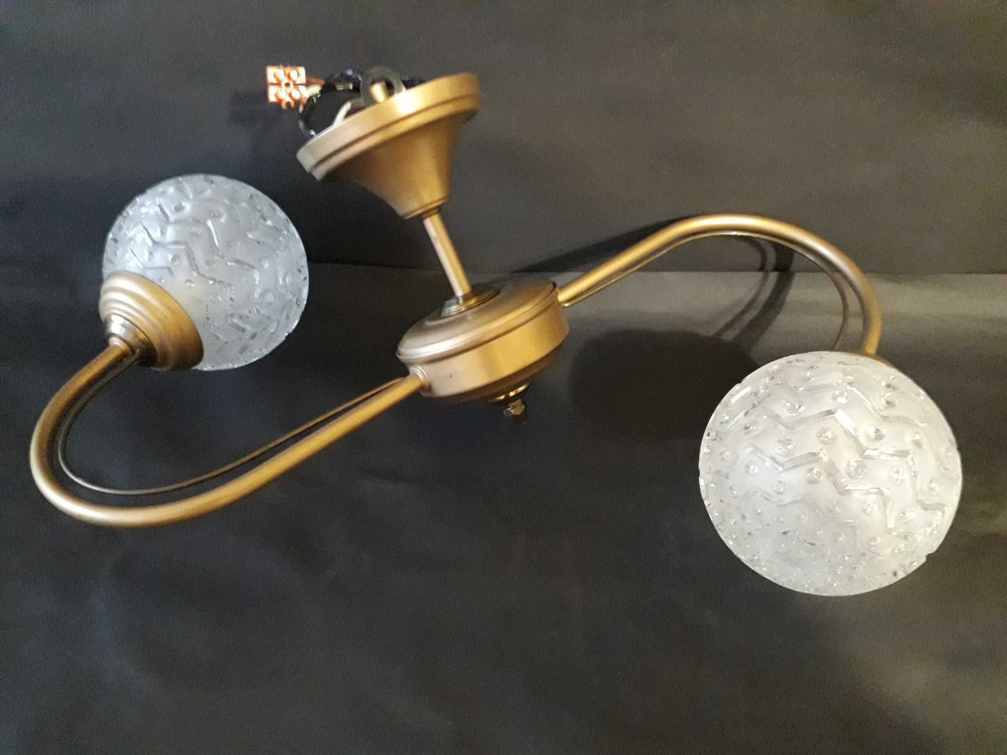 Lampa sufitowa z dwoma kloszami w stylu art deco z okresu PRL