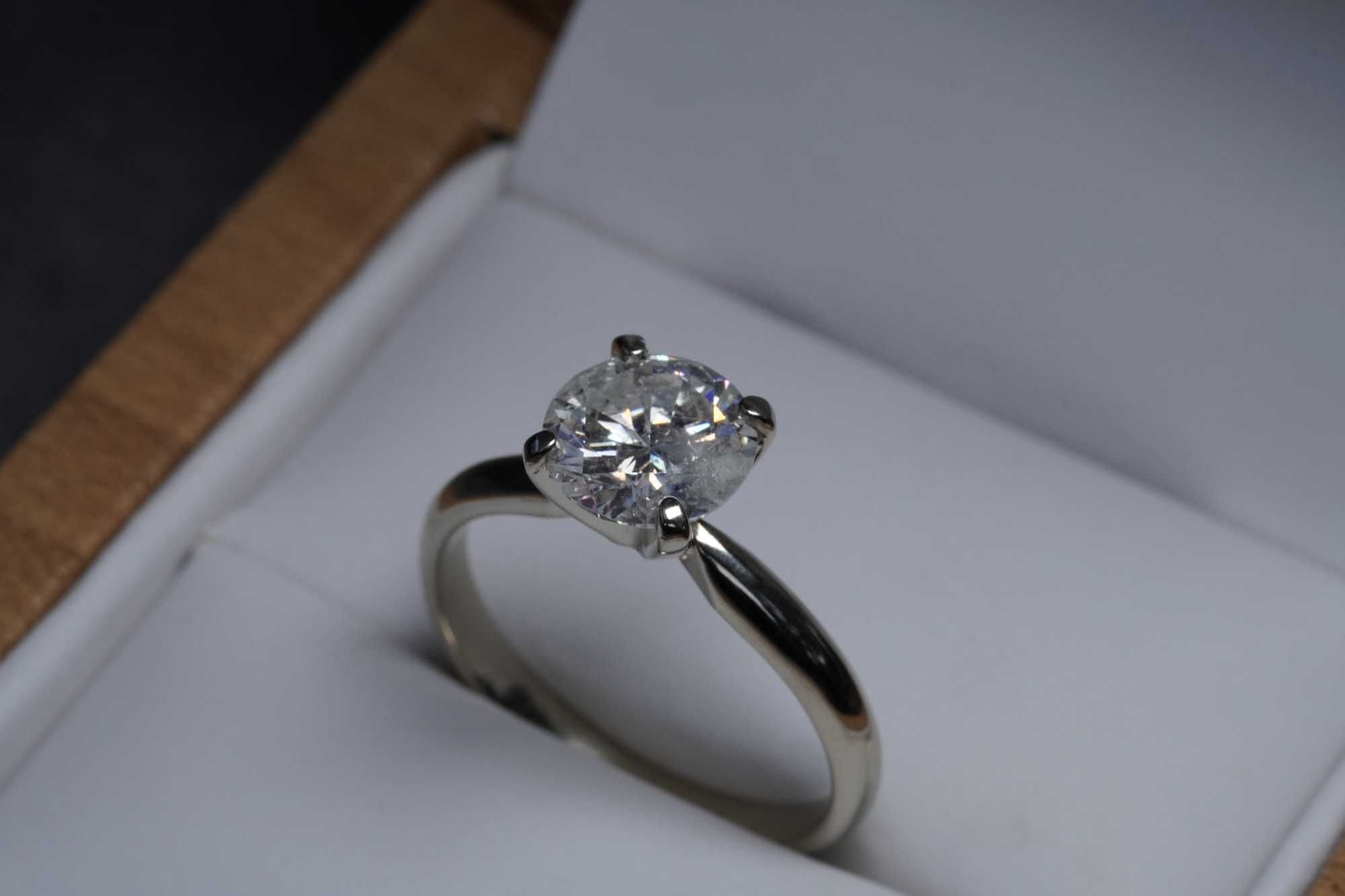 Pierścionek duży diament naturalny brylant 1,64 CT D Si2 Białe 585