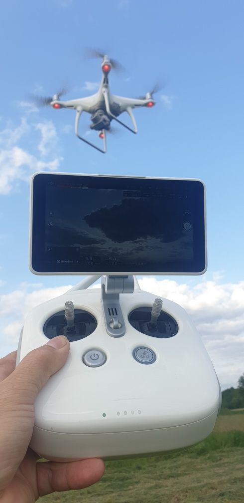 DJI phantom 4 Advanced z ekranem.SUPER