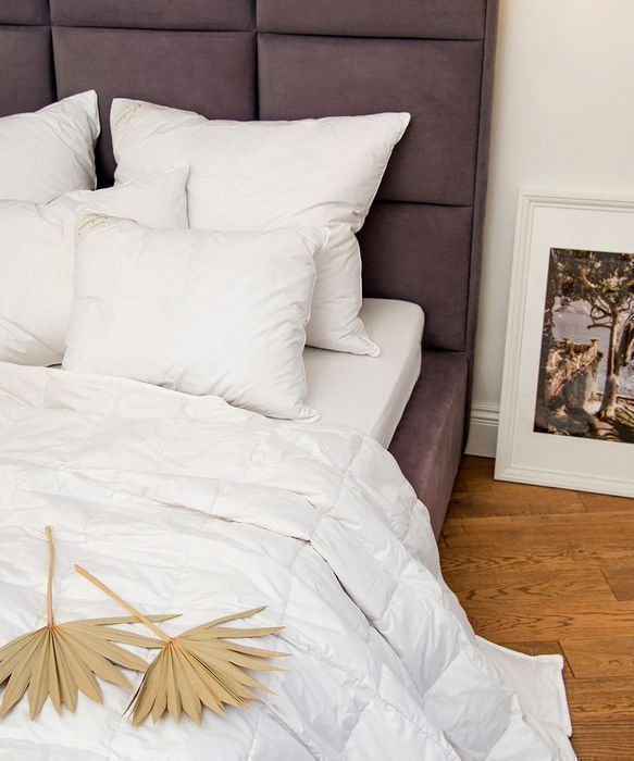 Poduszka AMZ BASIC+ puch 70% 70x80cm / 1000g Biały