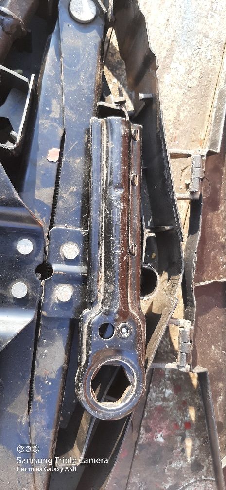 Продам колесо на Рено Трафик и домкрат оригиналТрафик