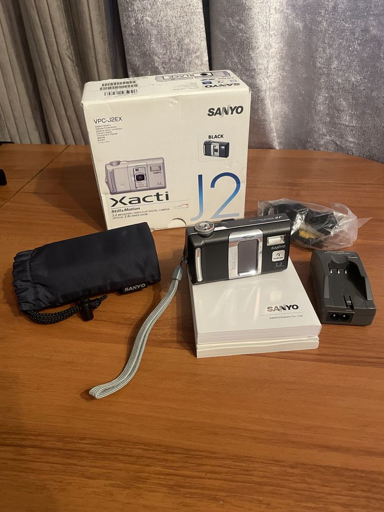 Aparat SANYO Xacti Digital VPC-J2EX.
