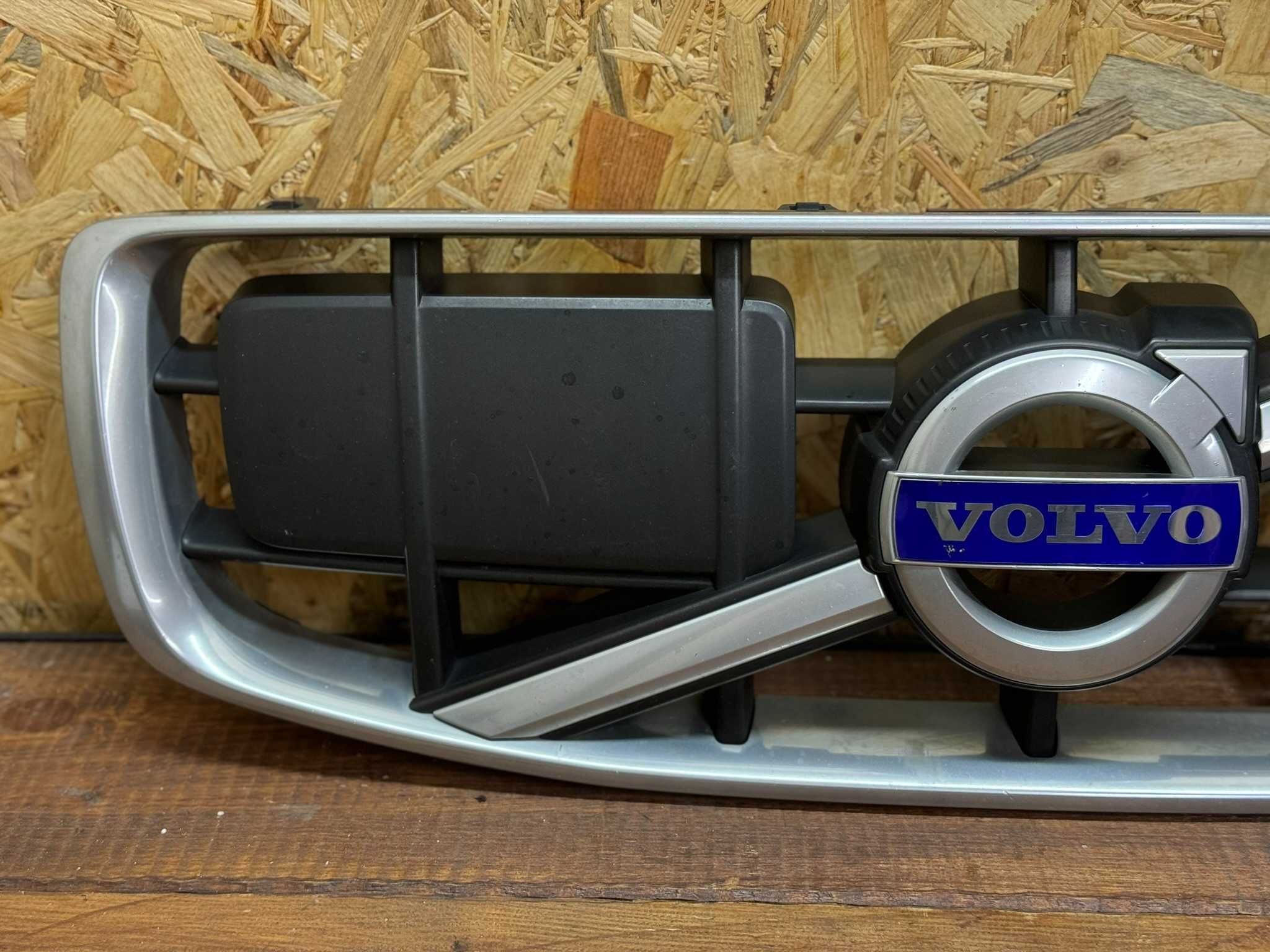 Oryginalny grill atrapa zderzaka  Volvo XC70 II pod radar