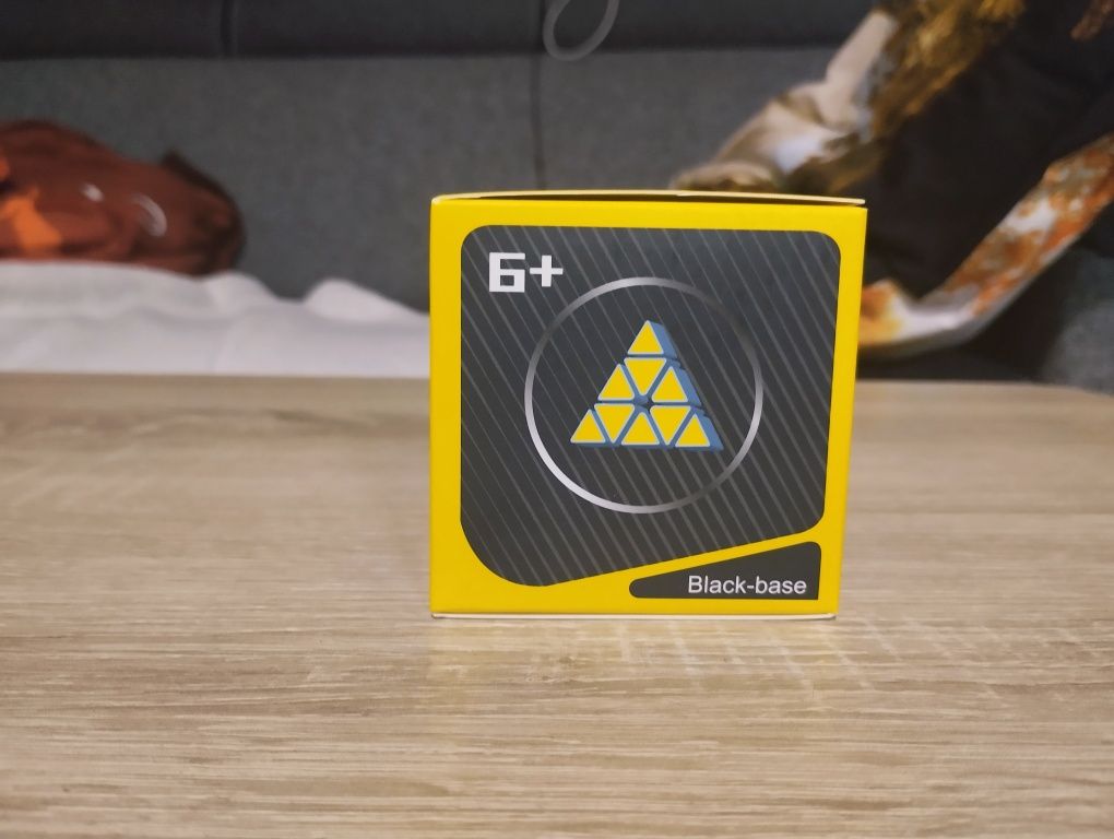 Kostka Pyraminx (Qiyi Qiming A)
Nowa, nieużywana kostka logiczna Pyram
