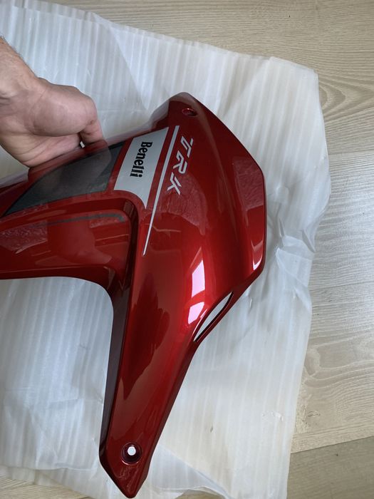Nowy boczek lewy owiewka lewa Benelli TRK 502 bordowa