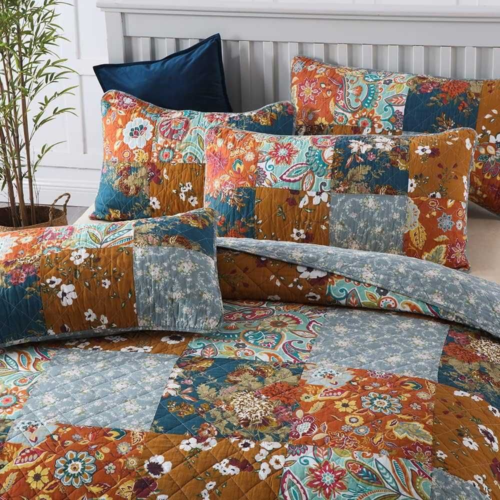 Narzuta patchwork pikowana na łóżko podwójne 250 x 270 cm + poduszki