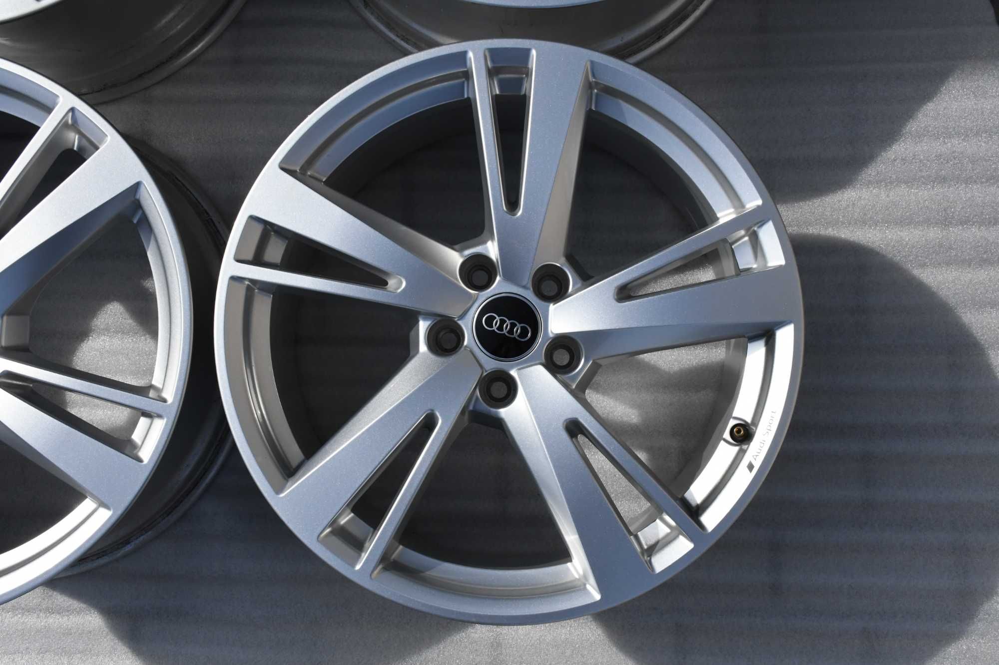 Felgi Audi A3 S3 19 8P0 8V0 8Y0 Audi Sport 8Jx19 ET49