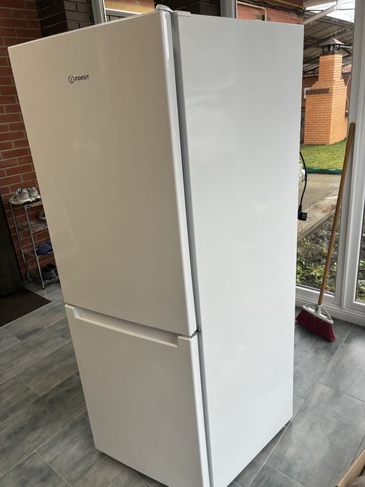 Холодильник Indesit