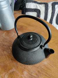Żeliwny czarny czajniczek do herbaty DUKA