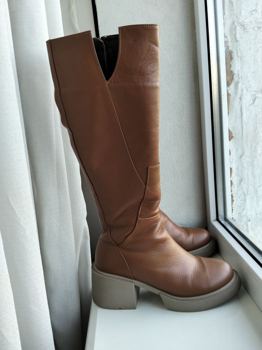 Високі чоботи карамель натуральна шкіра зимові