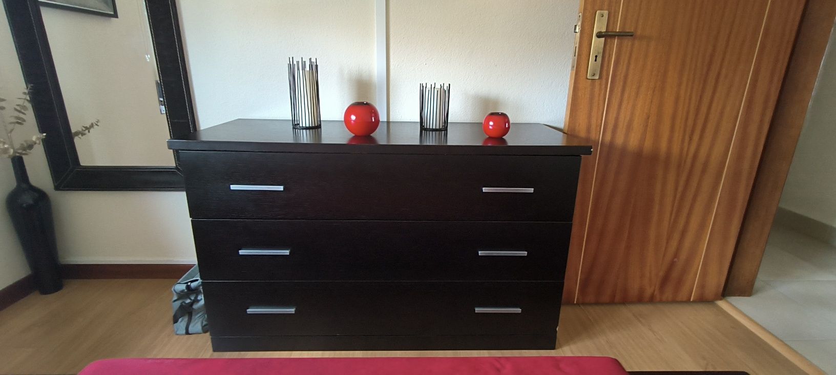 Mobilia de Quarto - Cama + 2 Mesas de Cabeceira + Cómoda